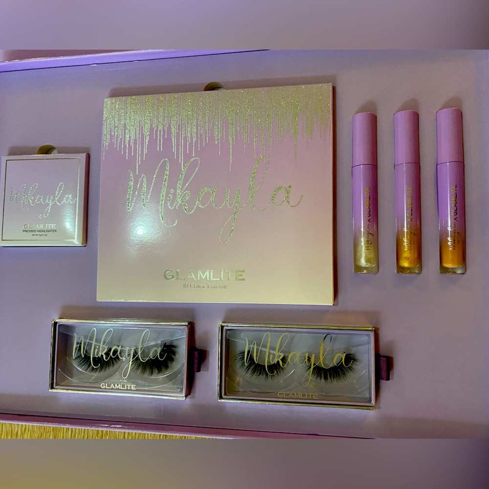 Mikayla Glamlite Make Up and Lashes Set - Picture 5 of 16